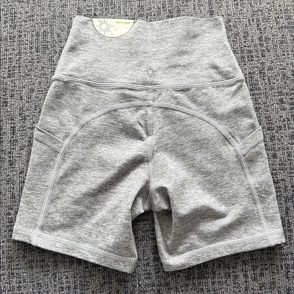 NWT Offline by Aerie Hi-Rise The Hugger Bike Short, 5” Inseam, XS - Picture 2 of 5